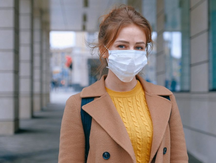 Жителей Болгарии обязали носить маски в общественных местах